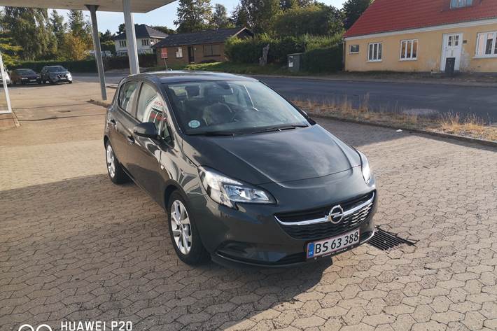 Grå Opel Corsa fra 2017
