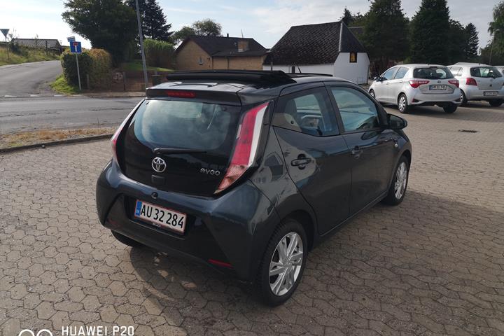 Grå Toyota Aygo fra 2015