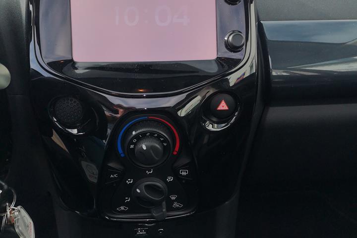 Grå Toyota Aygo fra 2015
