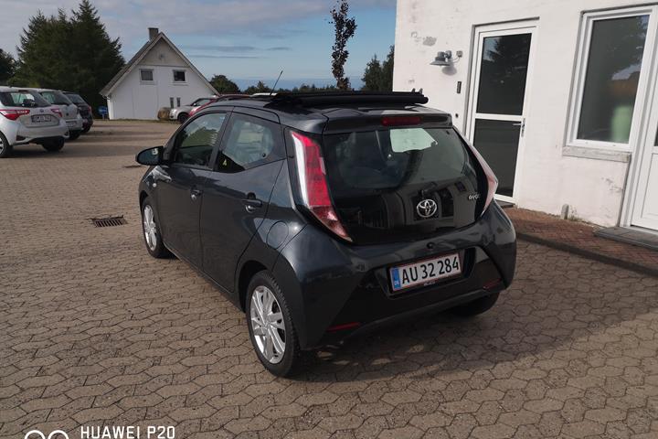 Grå Toyota Aygo fra 2015