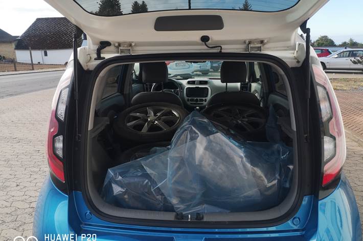 Blå Kia Soul fra 2016 set indefra