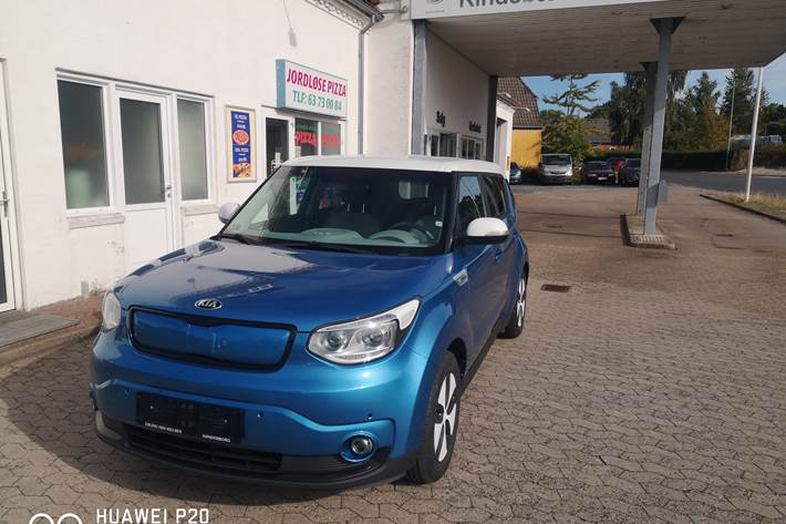 Blå Kia Soul fra 2016 set udefra