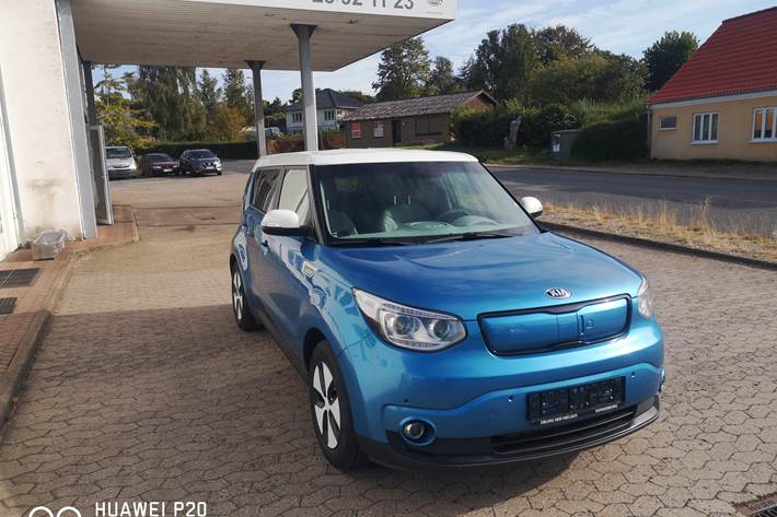 Blå Kia Soul fra 2016 set udefra