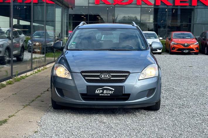 Blå Kia Ceed fra 2008