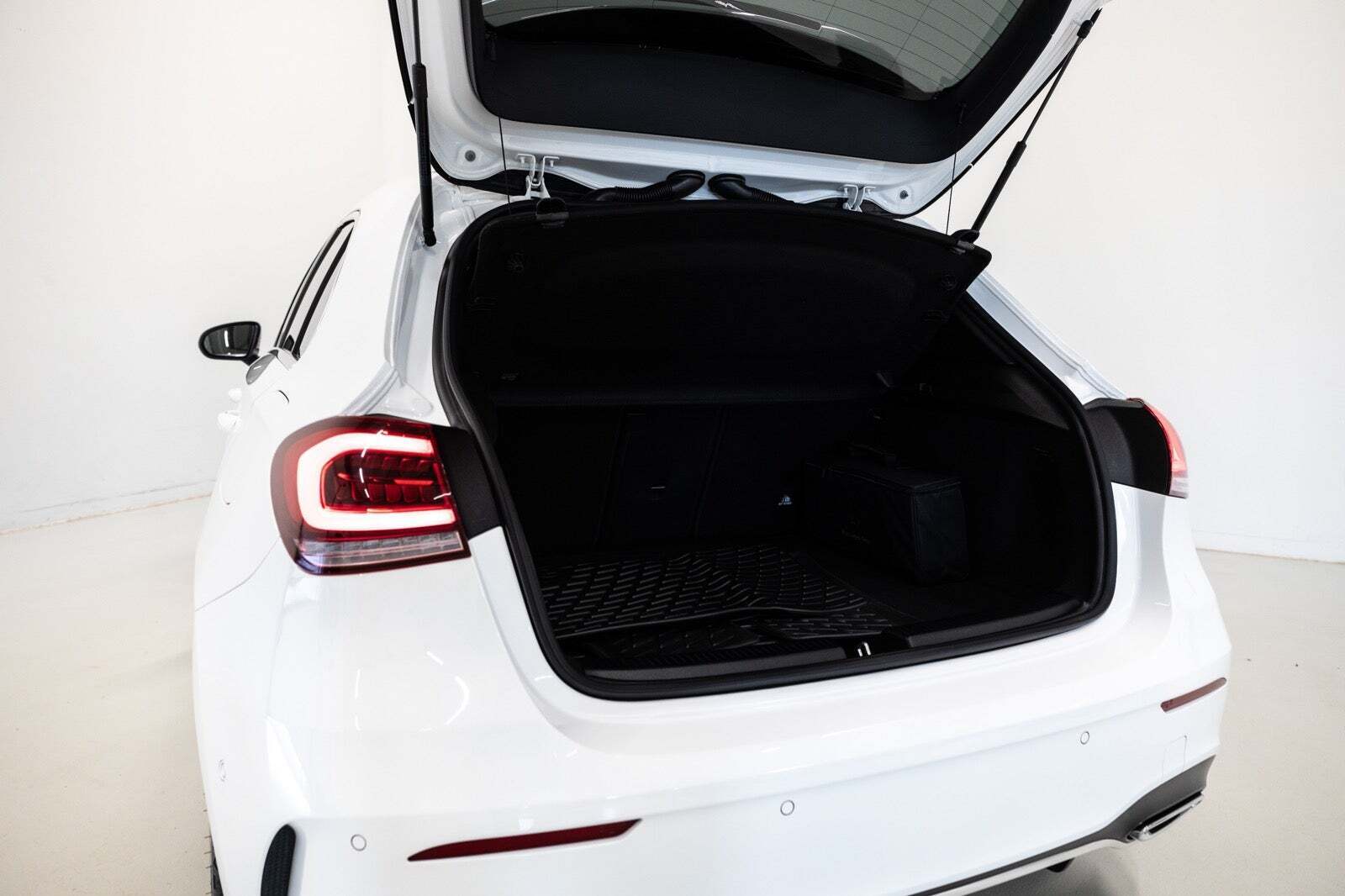 Hvid Mercedes A250 e fra 2021