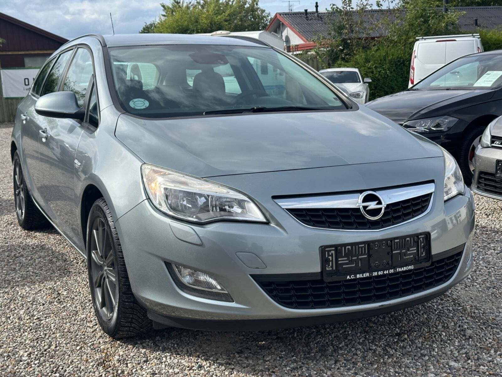undefined Opel Astra fra 2012 set udefra