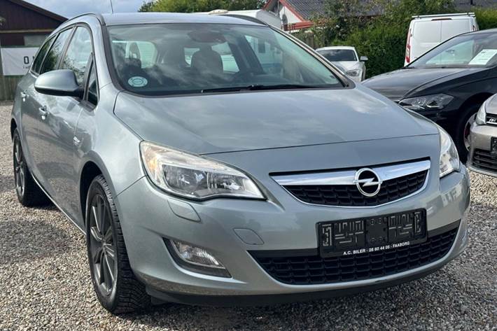 undefined Opel Astra fra 2012 set udefra