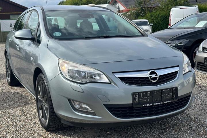 undefined Opel Astra fra 2012 set udefra
