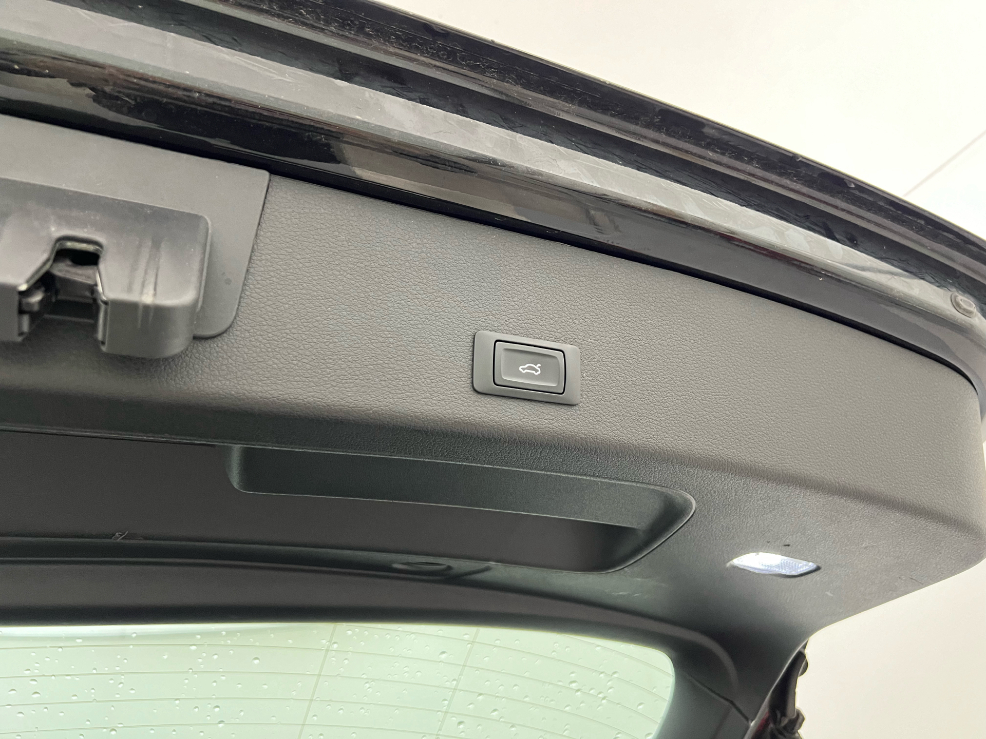 Sort Audi e-tron fra 2021