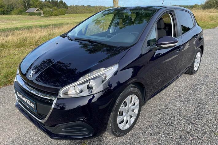 Blå Peugeot 208 fra 2017