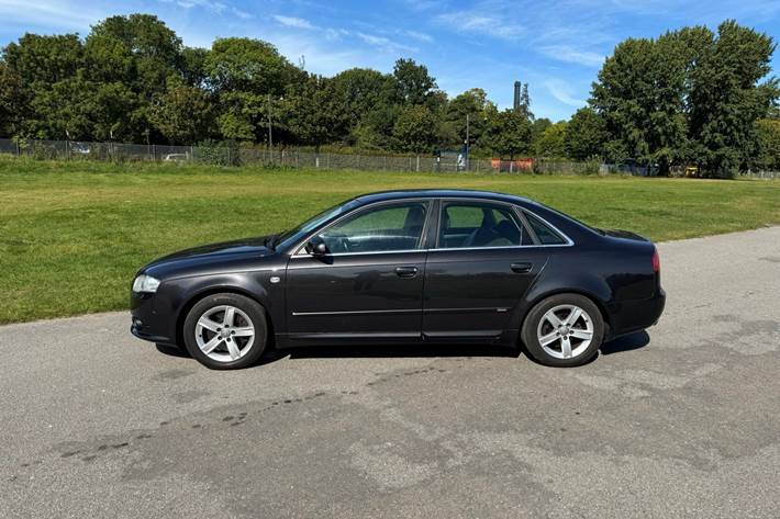 Grå Audi A4 fra 2007
