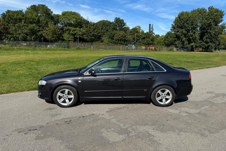 Grå Audi A4 fra 2007