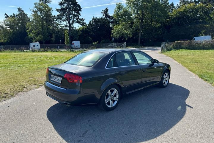 Grå Audi A4 fra 2007