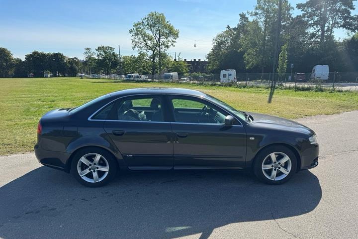 Grå Audi A4 fra 2007