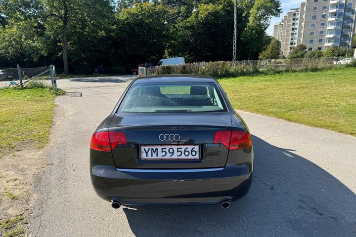 Grå Audi A4 fra 2007