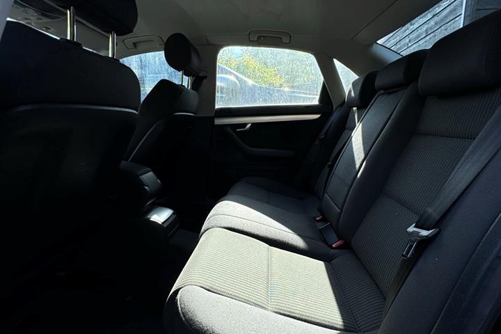 Grå Audi A4 fra 2007