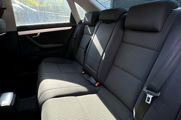 Grå Audi A4 fra 2007
