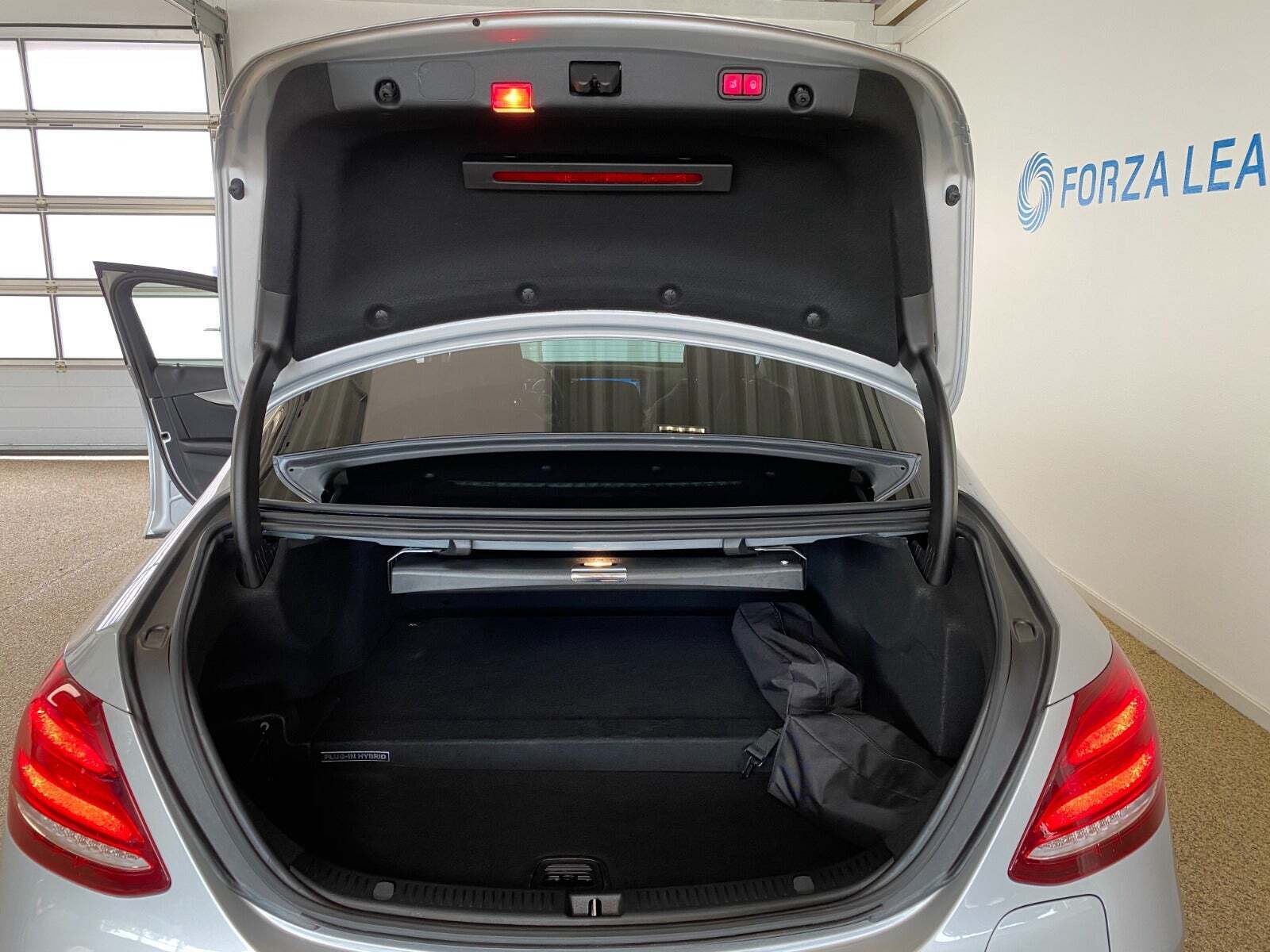 Sølv Mercedes E350 e fra 2016