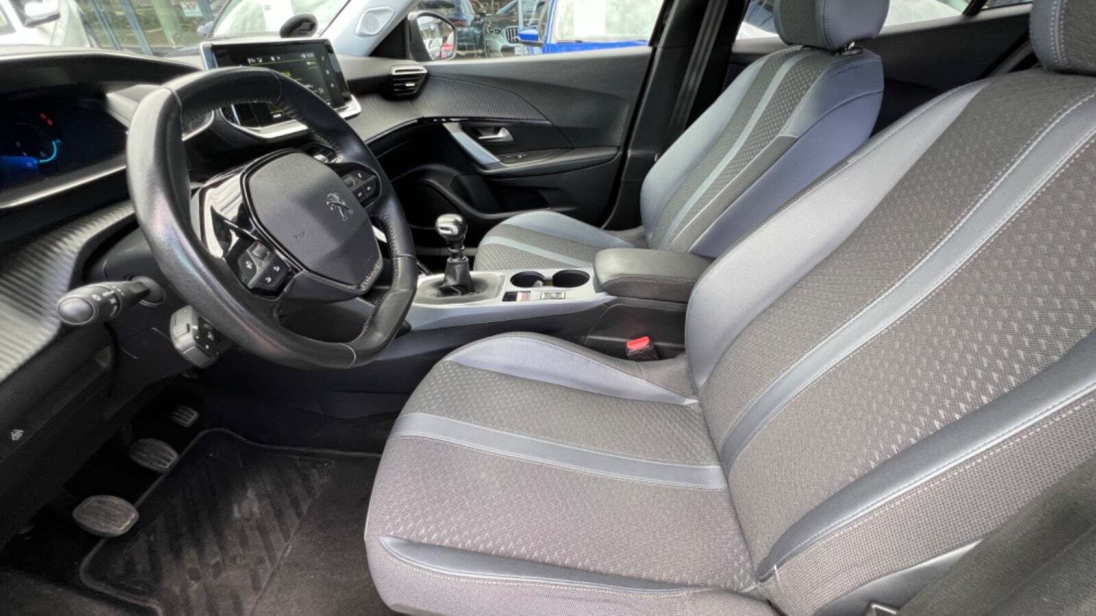 Sort Peugeot 2008 fra 2020