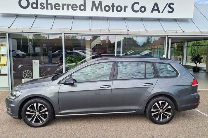 Grå VW Golf VII fra 2019