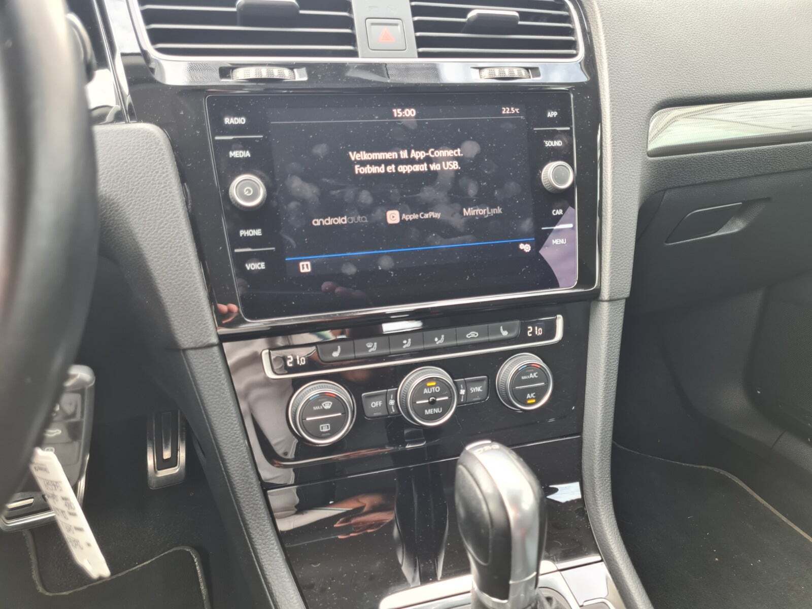 Grå VW Golf VII fra 2019