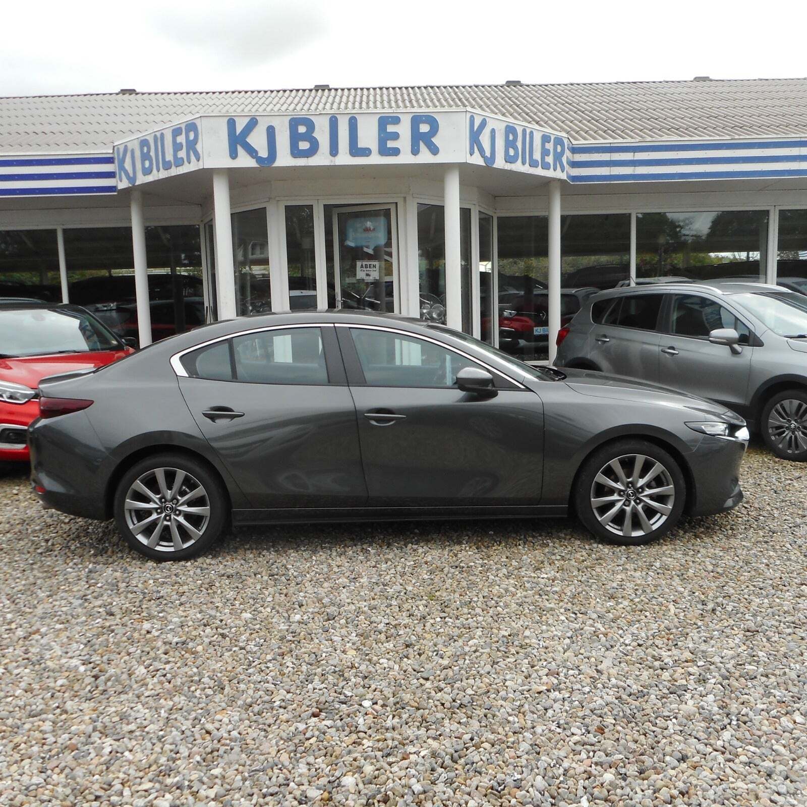 Grå Mazda 3 fra 2021