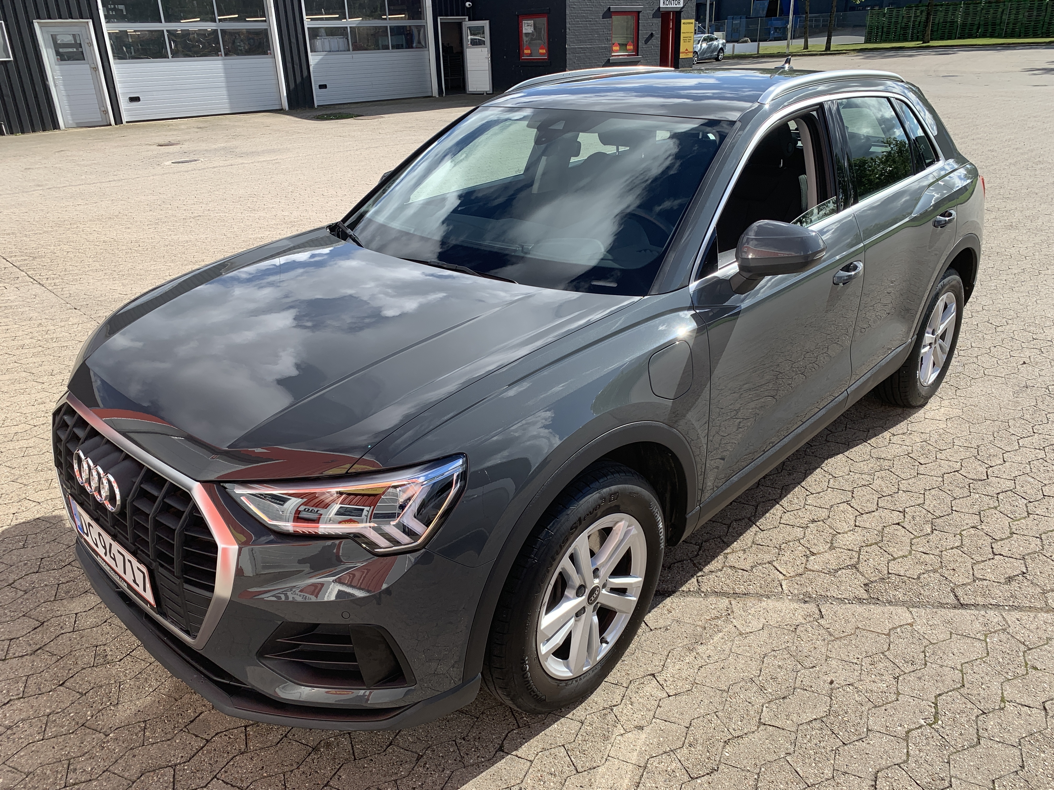 Grå Audi Q3 fra 2021