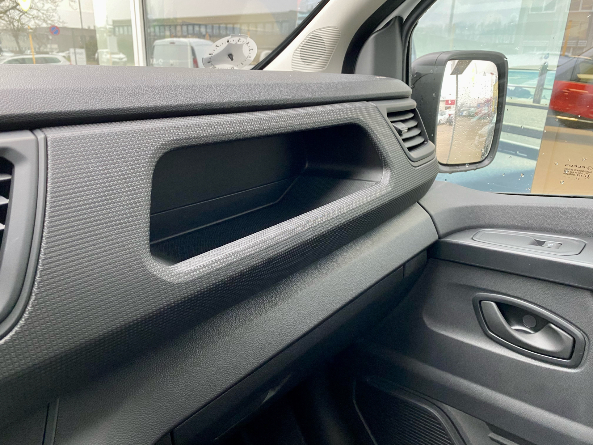 Hvid Renault Trafic fra 2022