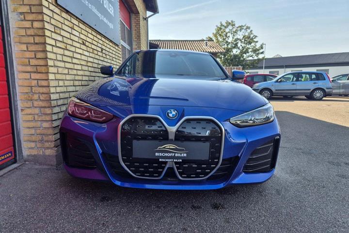 Blå BMW i4 fra 2023