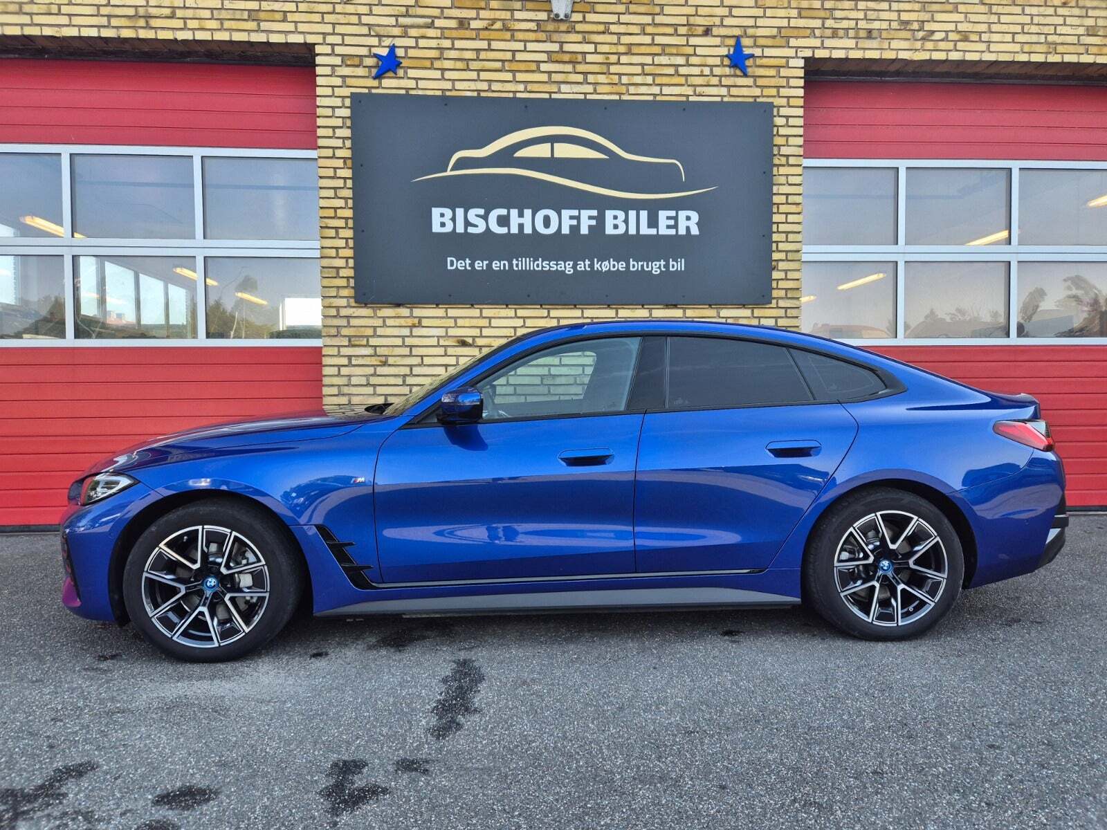 Blå BMW i4 fra 2023