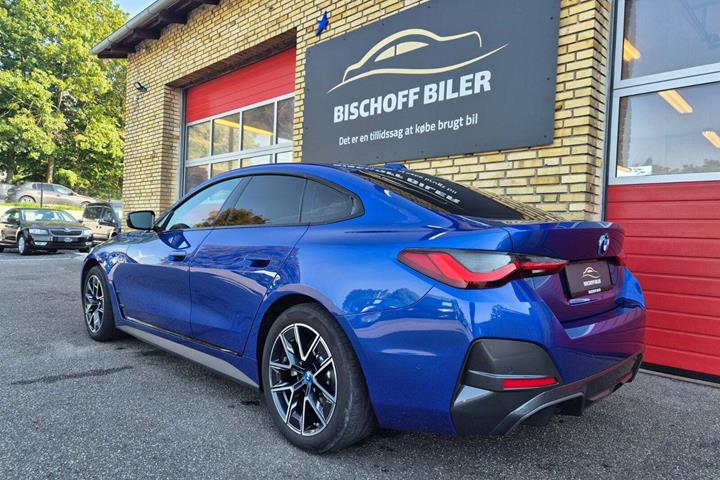 Blå BMW i4 fra 2023