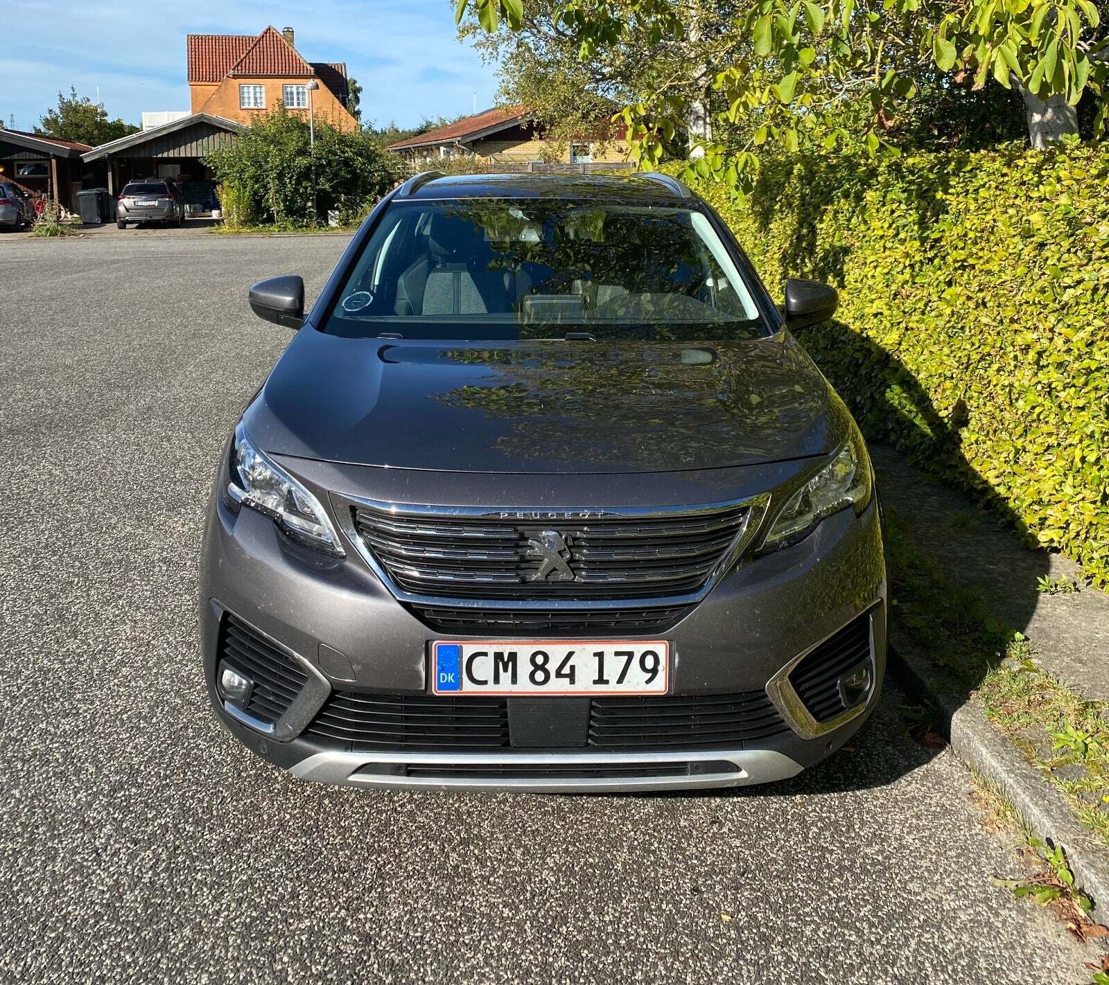 Rød Peugeot 5008 fra 2019
