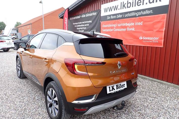 Orange Renault Captur fra 2020