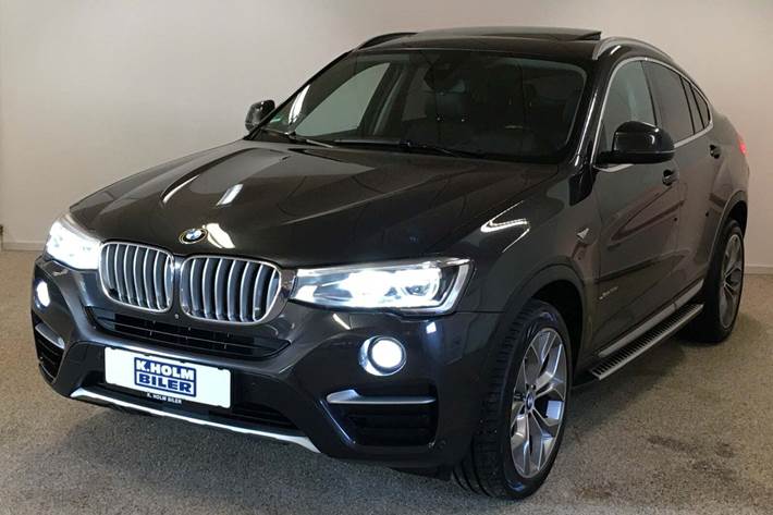 Grå BMW X4 fra 2015 set udefra