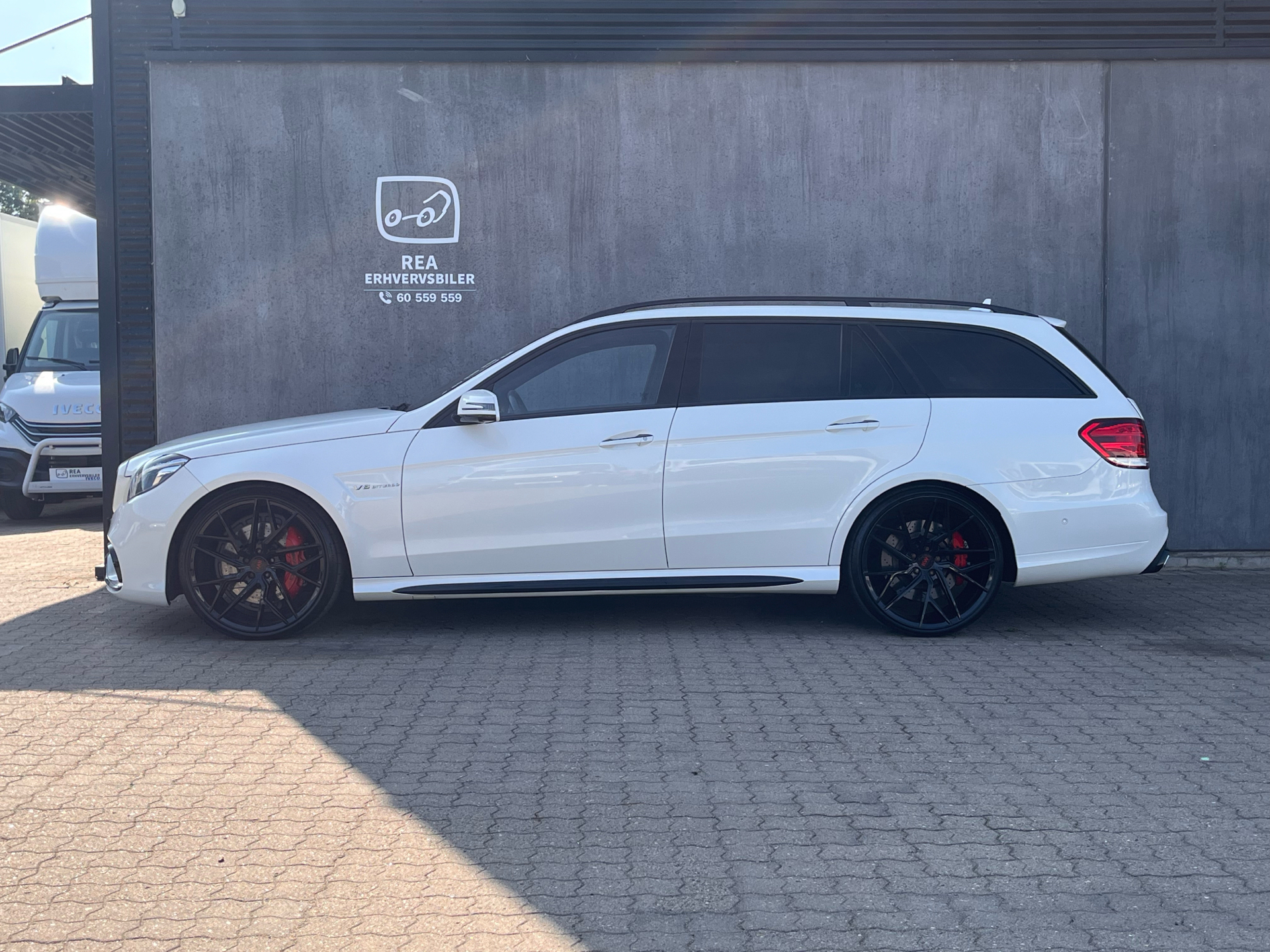 Hvid Mercedes E63 AMG S fra 2014