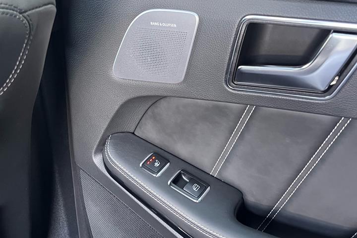 Hvid Mercedes E63 AMG S fra 2014