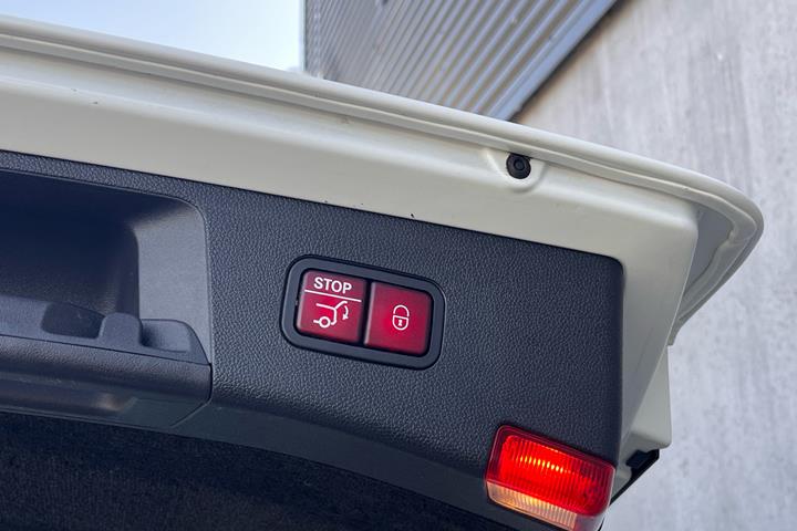 Hvid Mercedes E63 AMG S fra 2014