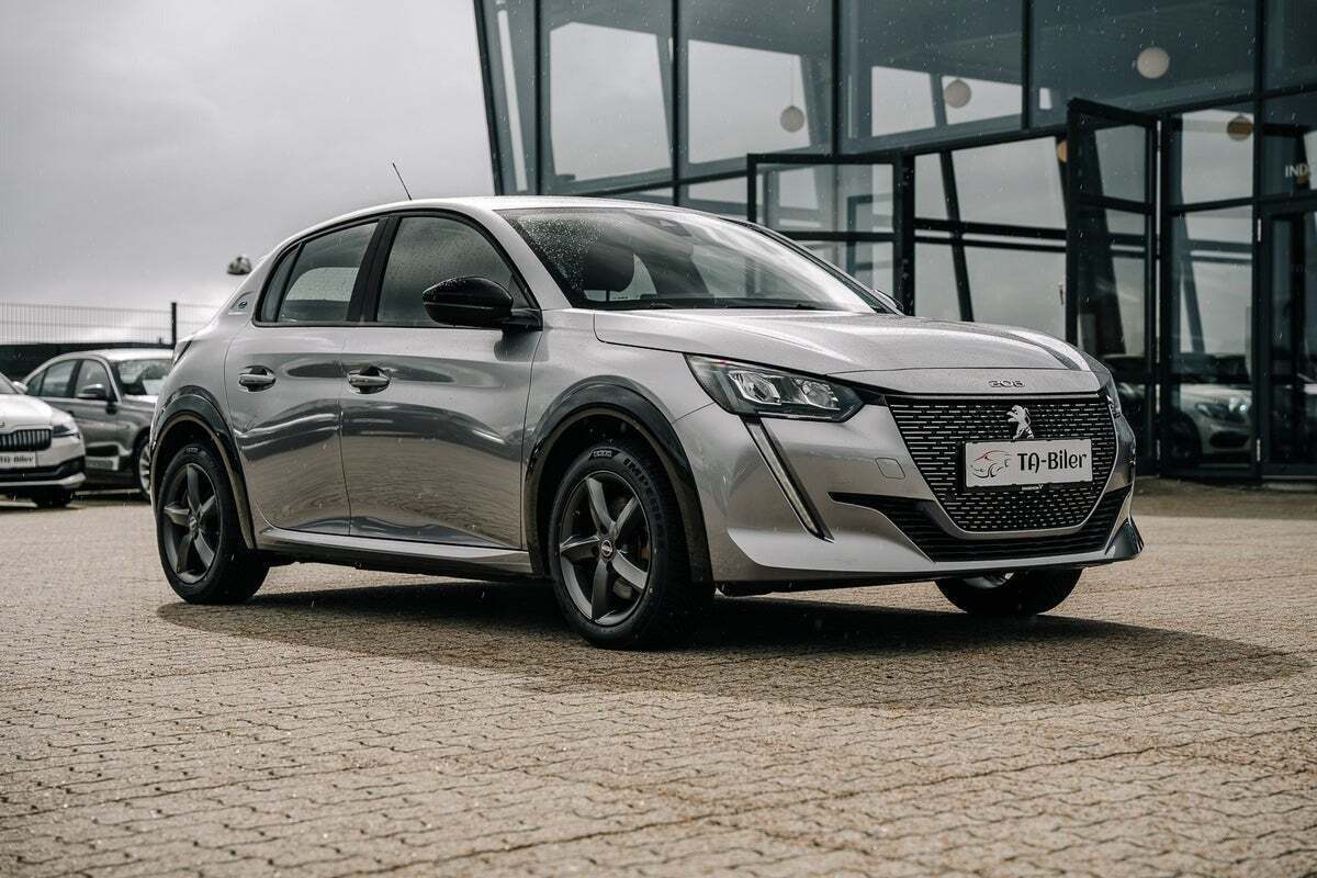 Peugeot e-208
