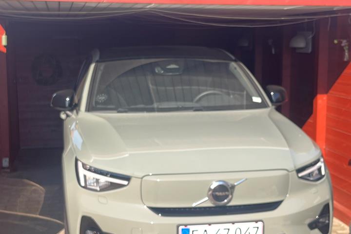Grøn Volvo C40 fra 2023