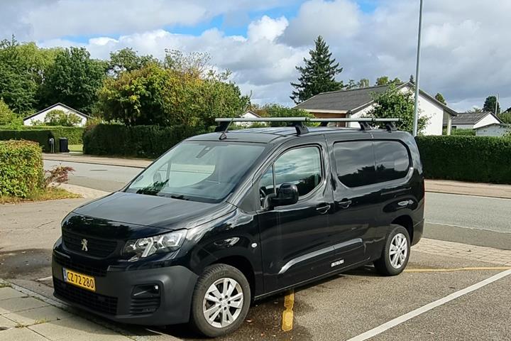 Sort Peugeot Partner fra 2021