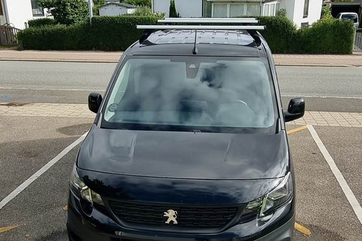 Sort Peugeot Partner fra 2021