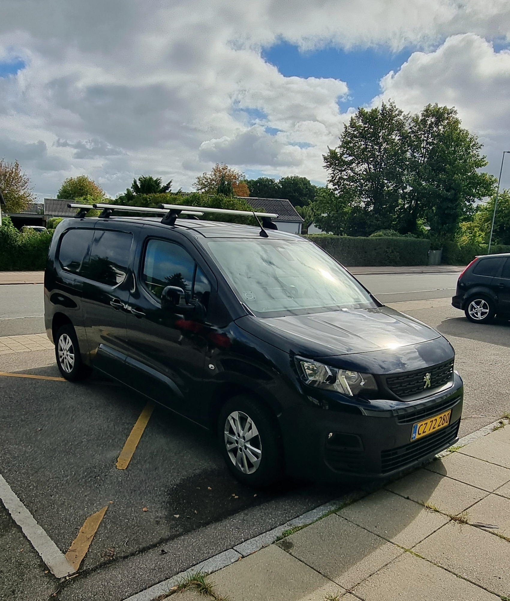 Sort Peugeot Partner fra 2021
