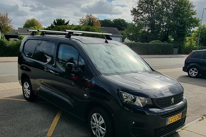 Sort Peugeot Partner fra 2021