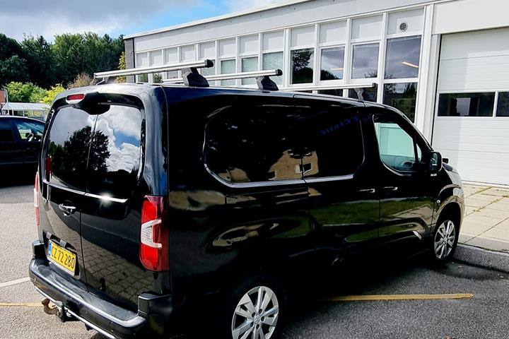 Sort Peugeot Partner fra 2021