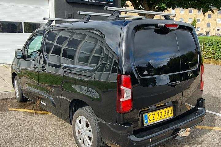 Sort Peugeot Partner fra 2021