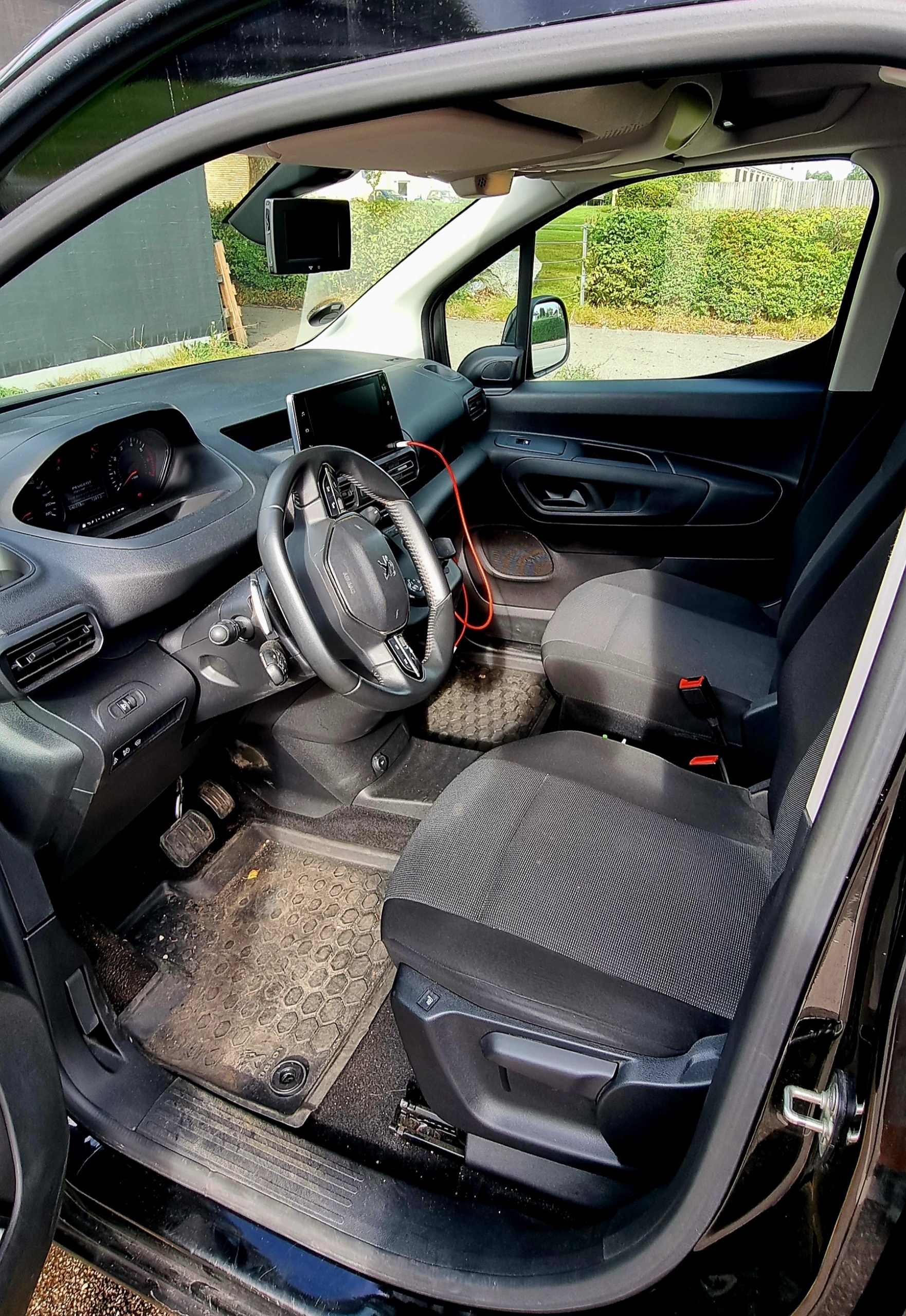 Sort Peugeot Partner fra 2021