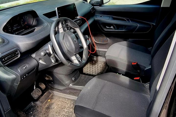 Sort Peugeot Partner fra 2021