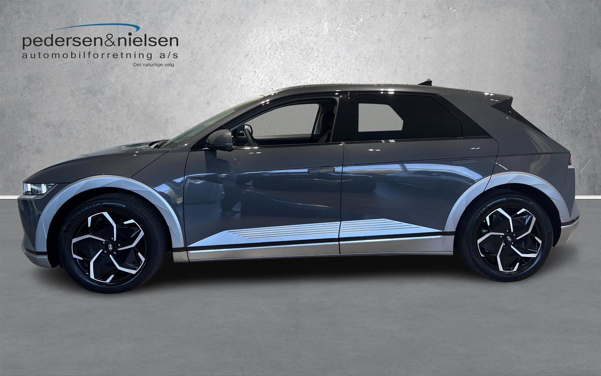 Grå Hyundai Ioniq 5 fra 2024