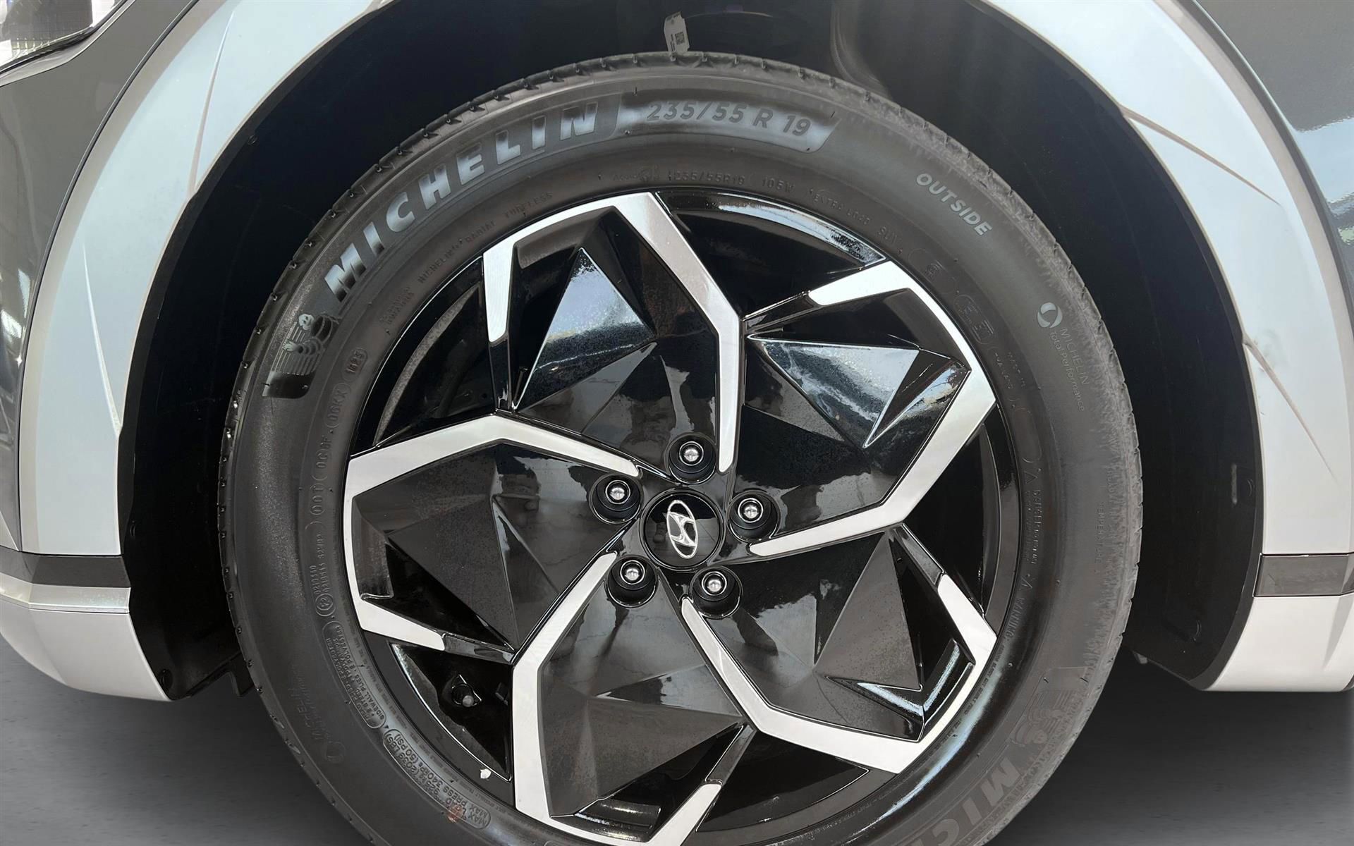 Grå Hyundai Ioniq 5 fra 2024