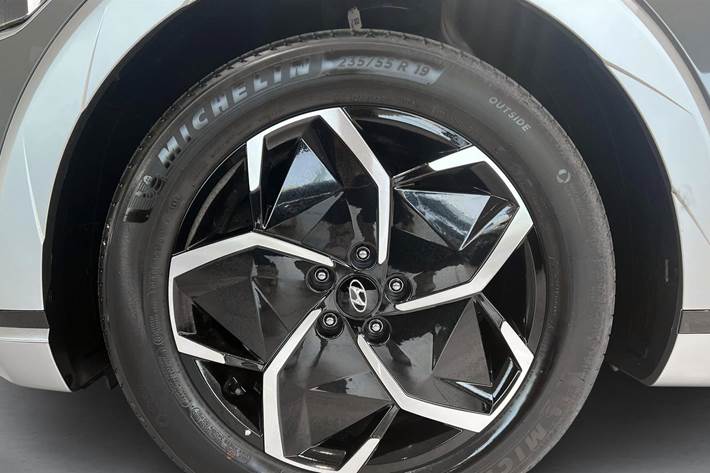 Grå Hyundai Ioniq 5 fra 2024